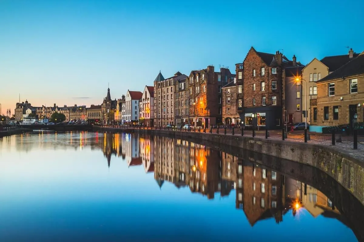 Comfy 2Br Flat - Near City Centre - Great Value Stay & Free Parking Edinburgh 0*,  Großbritannien